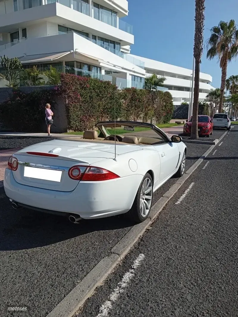 Usado Jaguar XK 298 CV (219 kW) 2008 Blanco Descapotable