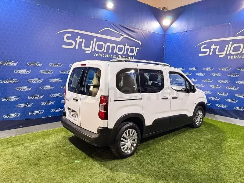 Usado Peugeot Rifter Active 100 CV (73 kW) 2020 Blanco Monovolumen
