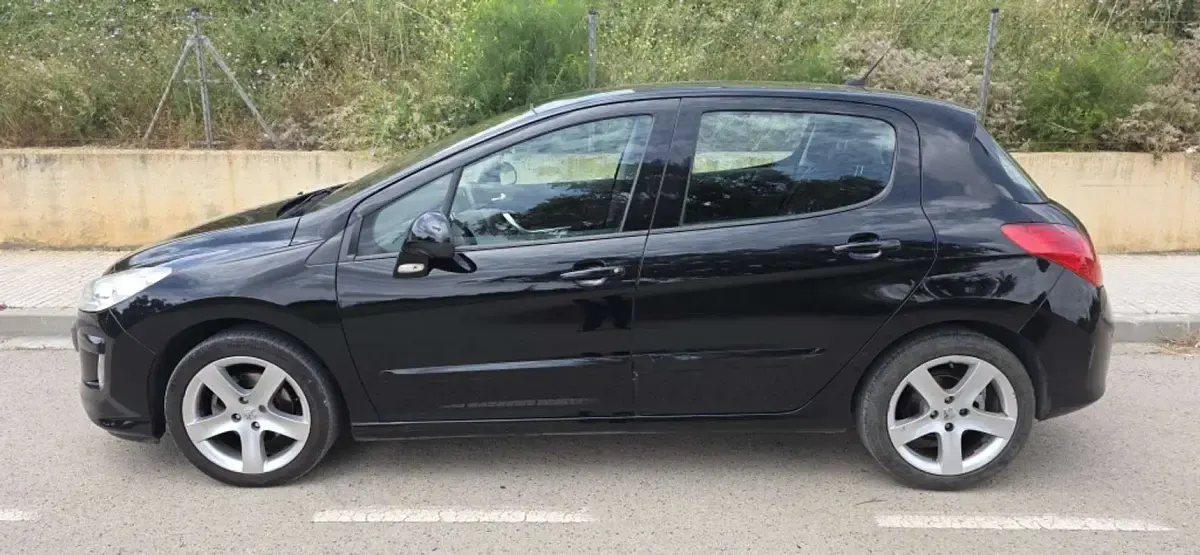 Usado Peugeot 308 Business-Line 109 CV (80 kW) 2010 Negro Utilitario