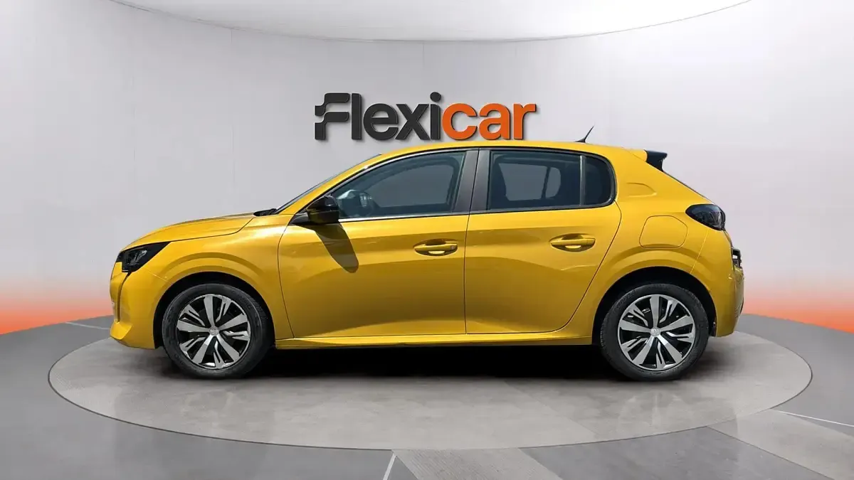 Usado Peugeot 208 Active 75 CV (55 kW) 2023 Amarillo Utilitario