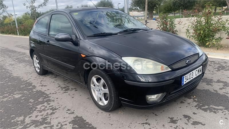 Usado Ford Focus Trend 100 CV (73 kW) 2004 Negro Berlina