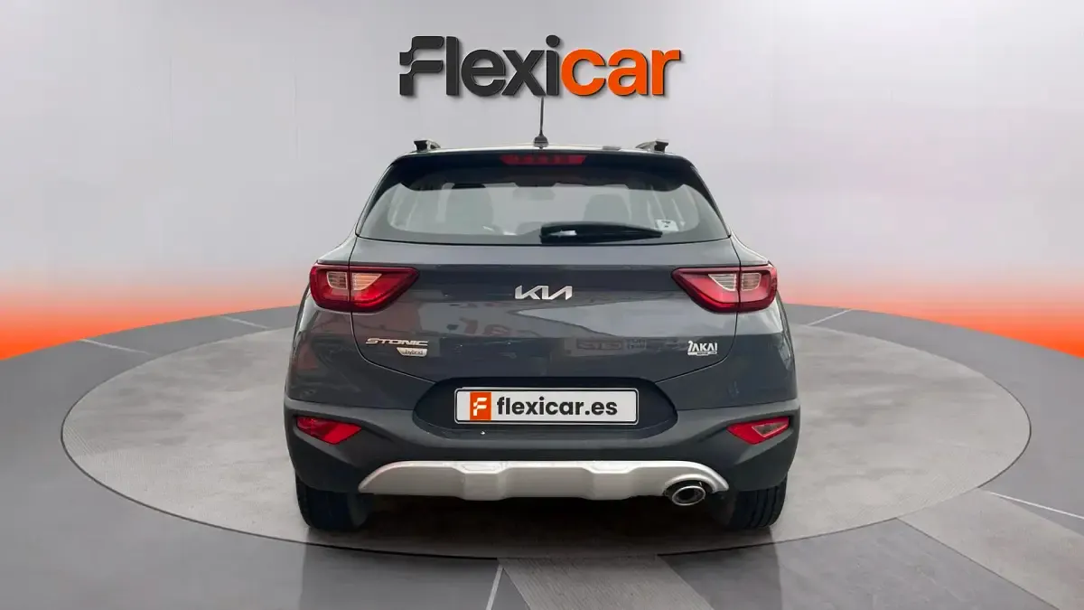 Usado Kia Stonic 101 CV (74 kW) 2021 Gris SUV