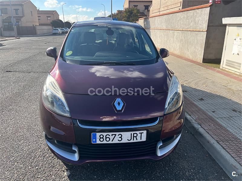 Usado Renault Scénic III Expression 110 CV (80 kW) 2012 Granate Monovolumen