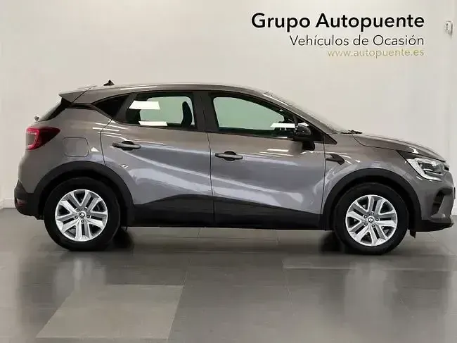 Usado Renault Captur Evolution 145 CV (106 kW) 2022 Gris / plata SUV