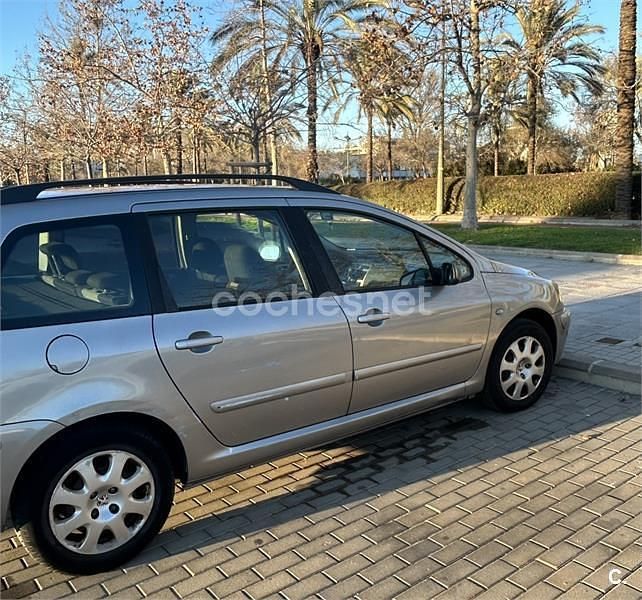 Usado Peugeot 307 90 CV (66 kW) 2005 Gris / plata Familiar