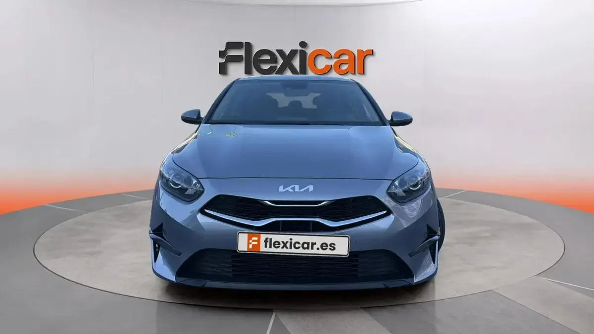 Usado Kia Ceed 136 CV (100 kW) 2023 Gris Utilitario