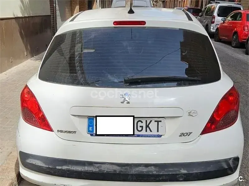 Usado Peugeot 207 70 CV (51 kW) 2009 Blanco Berlina