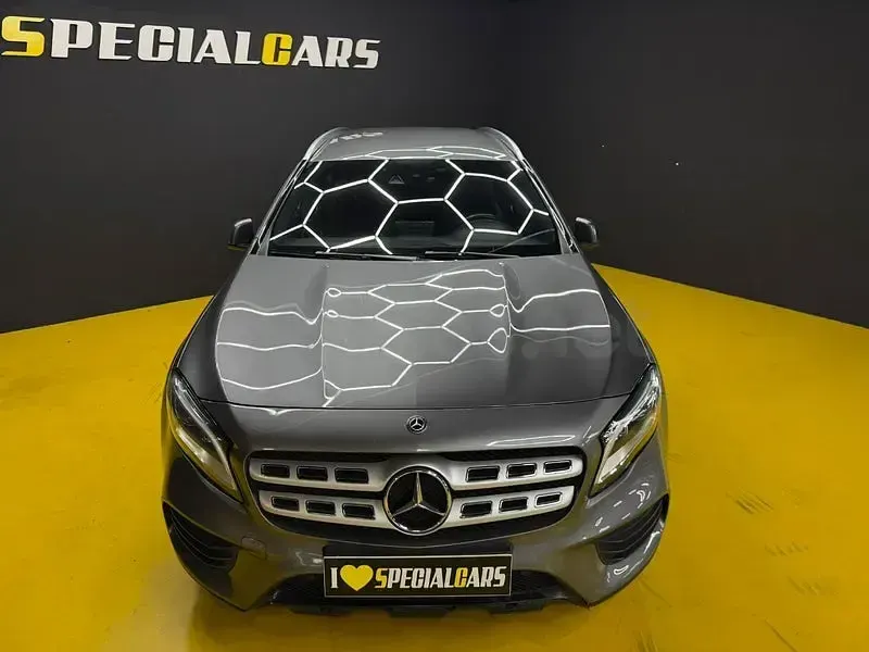 Usado Mercedes GLA180 122 CV (89 kW) 2019 Gris / plata SUV