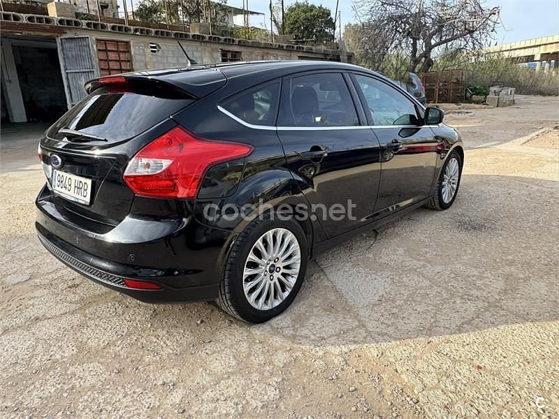 Usado Ford Focus Trend 125 CV (91 kW) 2013 Negro Berlina