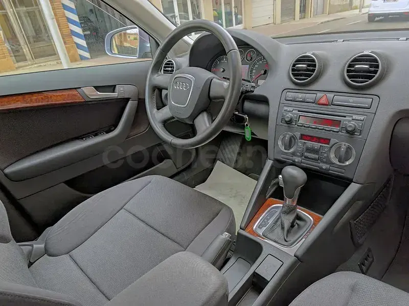 Usado Audi A3 Sportback Ambiente 105 CV (77 kW) 2006 Azul Utilitario