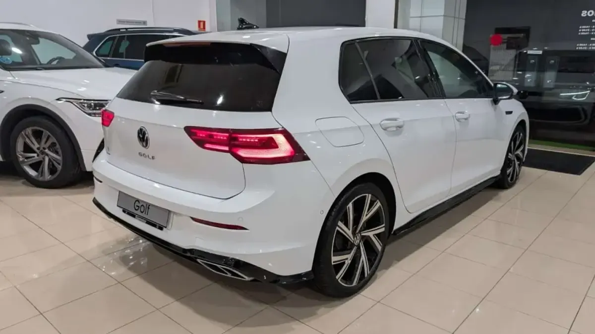 Usado VW Golf VII R-line 150 CV (110 kW) 2021 Blanco Utilitario