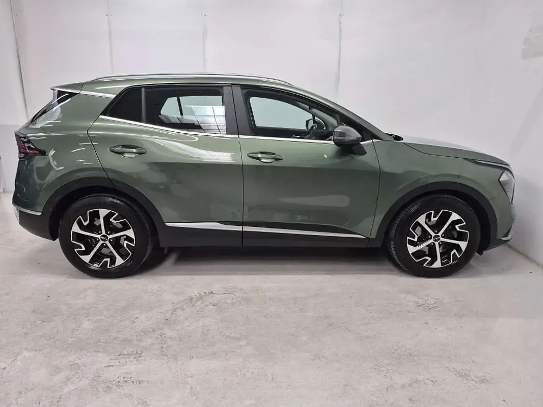 Usado Kia Sportage 136 CV (100 kW) 2024 Verde SUV