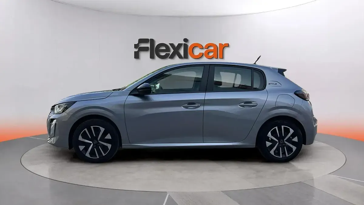Usado Peugeot 208 Style 101 CV (74 kW) 2024 Gris Utilitario