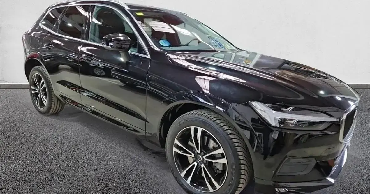 Käytetty Volvo XC60 Momentum 197 HP (144 kW) 2020 Katumaasturi