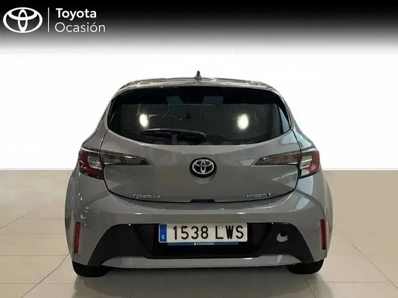 Usado Toyota Corolla Active 122 CV (89 kW) 2022 Gris / plata Berlina