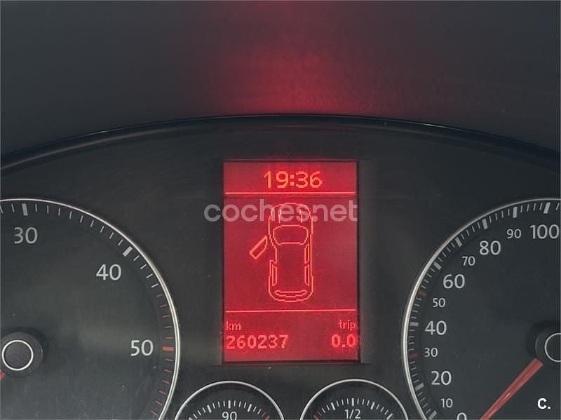 Usado VW Touran 140 CV (102 kW) 2007 Gris / plata Monovolumen