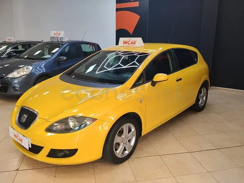 Usado Seat Leon Sport 105 CV (77 kW) 2007 Amarillo Utilitario