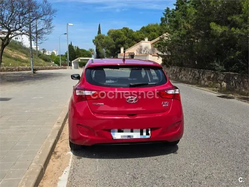 Usado Hyundai i30 Base 90 CV (66 kW) 2012 Rojo Berlina