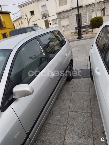 Gris / plata Usado 2004 Mitsubishi Space Star Monovolumen | 1300 € - Imagen 1/4
