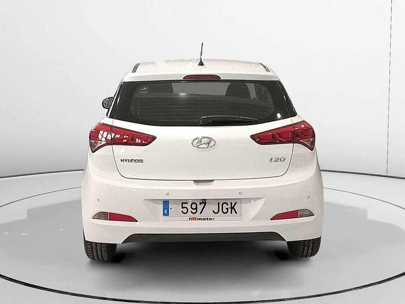 Usado Hyundai i20 84 CV (61 kW) 2015 Blanco Utilitario