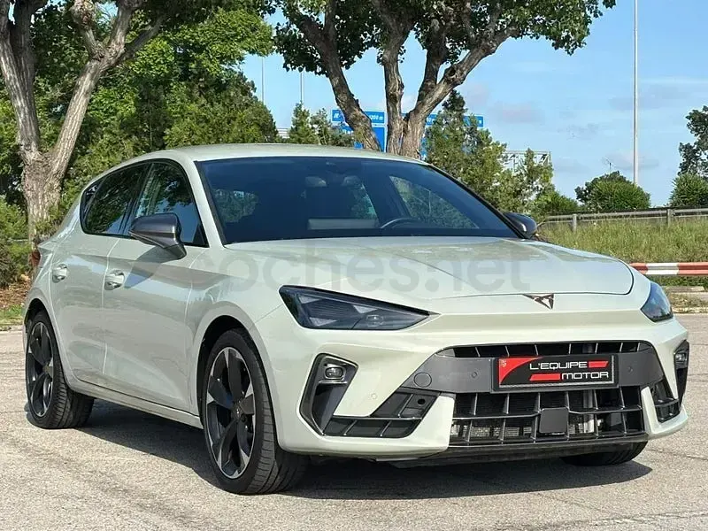Usado Cupra Leon 150 CV (110 kW) 2025 Beige Berlina