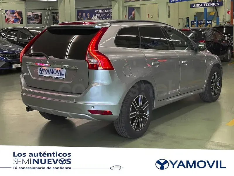 Usado Volvo XC60 Momentum 150 CV (110 kW) 2017 Gris / plata SUV
