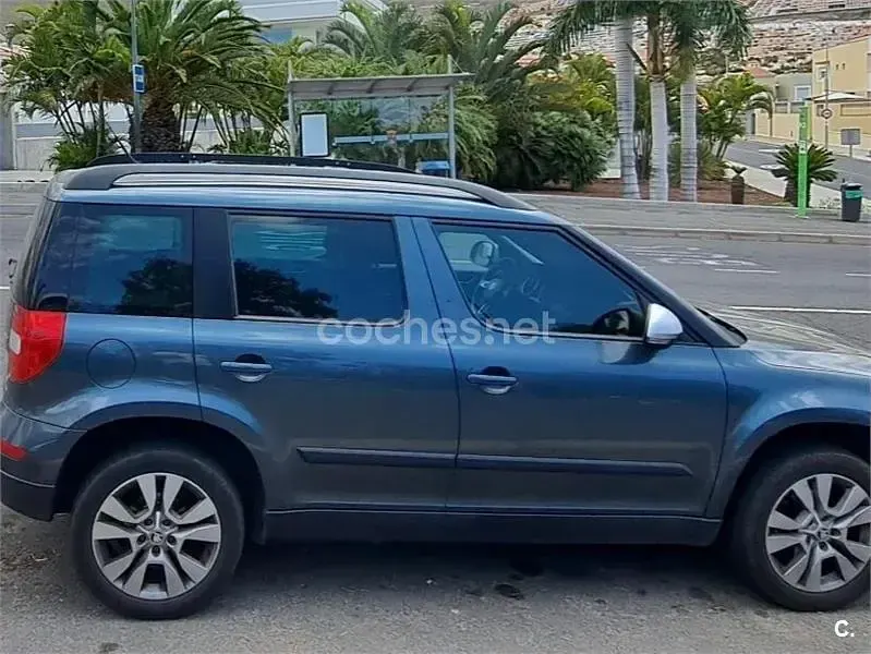 Usado Skoda Yeti Elegance 105 CV (77 kW) 2015 Gris / plata SUV