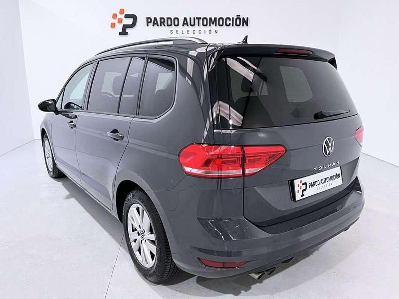 Usado VW Touran 150 CV (110 kW) 2022 Gris Monovolumen