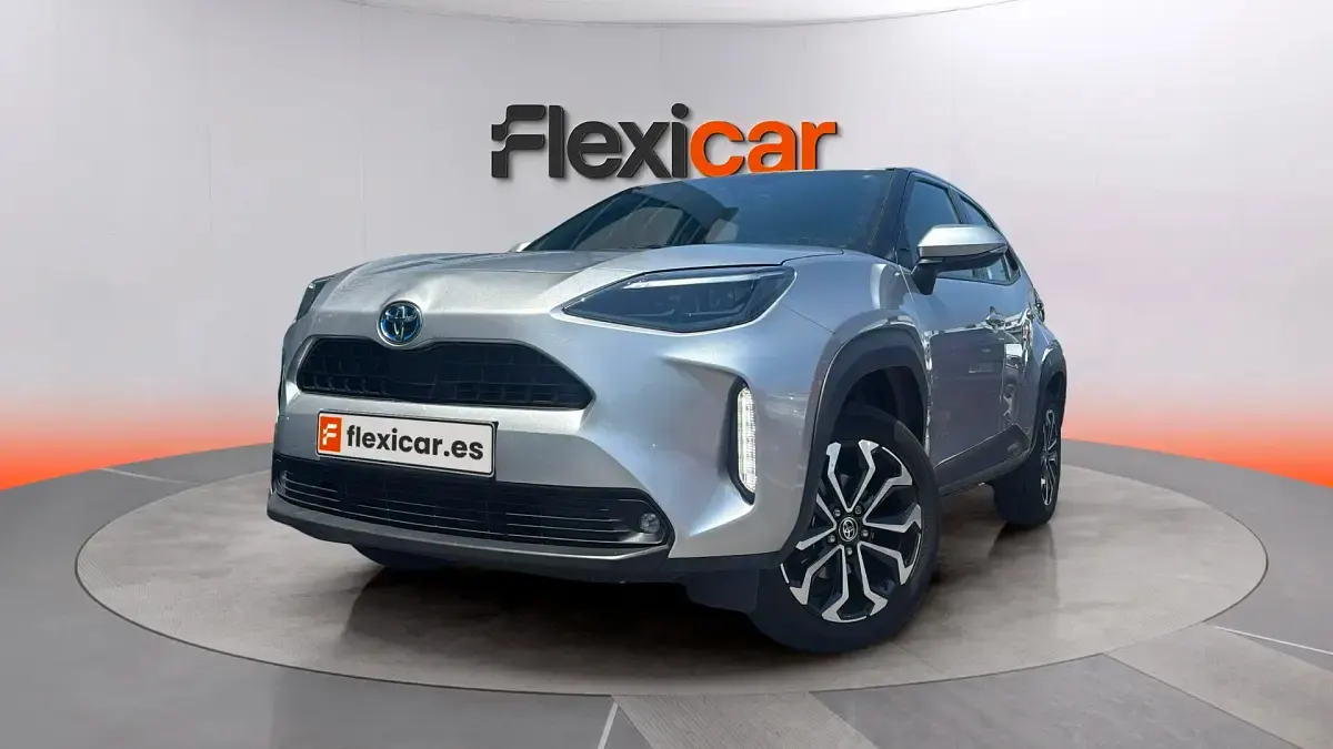 Usado Toyota Yaris Active 116 CV (85 kW) 2022 Gris Utilitario