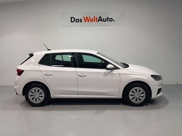 Usado Skoda Fabia Active 80 CV (58 kW) 2022 Blanco