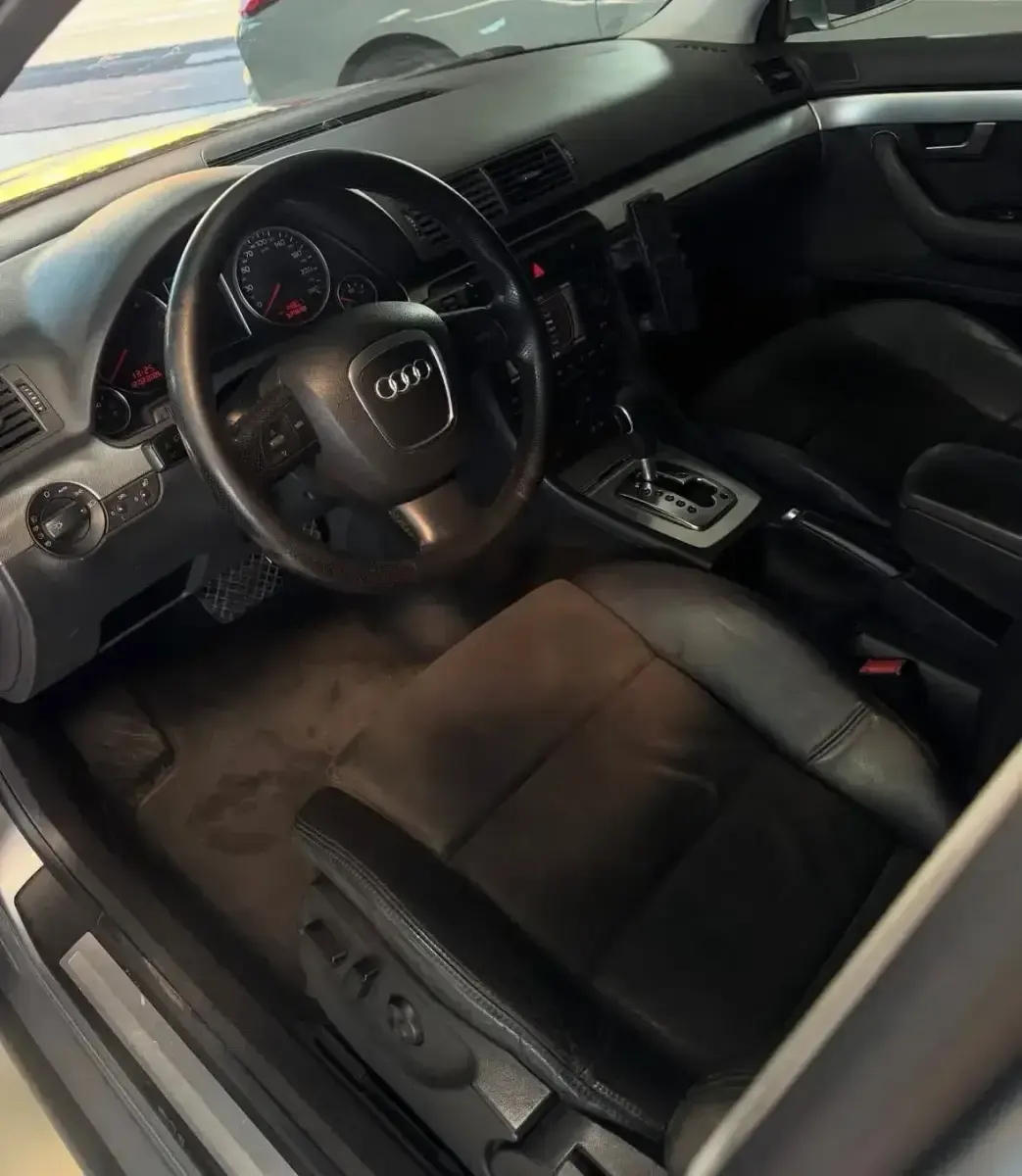 Usado Audi A4 140 CV (102 kW) 2005 Gris Berlina