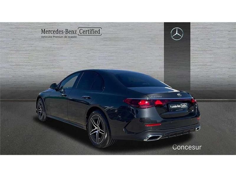 Usado Mercedes E220 197 CV (144 kW) 2025 Gris Berlina
