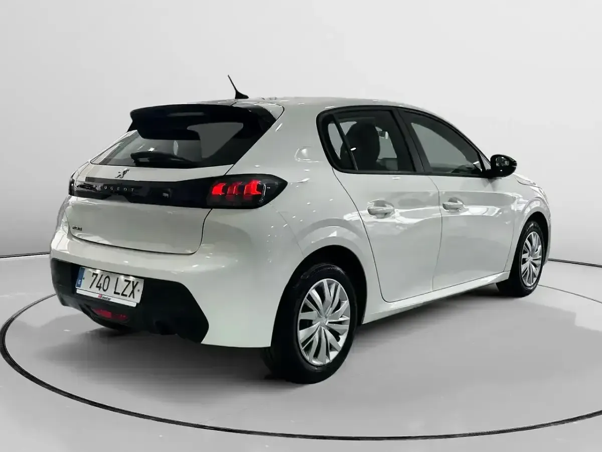 Usado Peugeot 208 Active 100 CV (73 kW) 2022 Blanco Utilitario