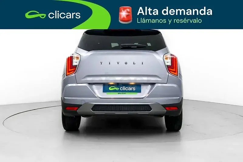 Usado SsangYong Tivoli 163 CV (119 kW) 2024 Gris / plata SUV