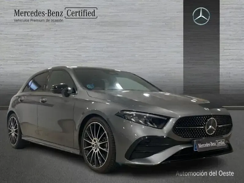 Usado Mercedes A180 136 CV (100 kW) 2025 Gris / plata Berlina