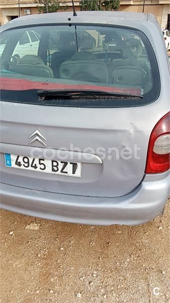 Usado Citroën Xsara Picasso 90 CV (66 kW) 2002 Gris / plata Monovolumen