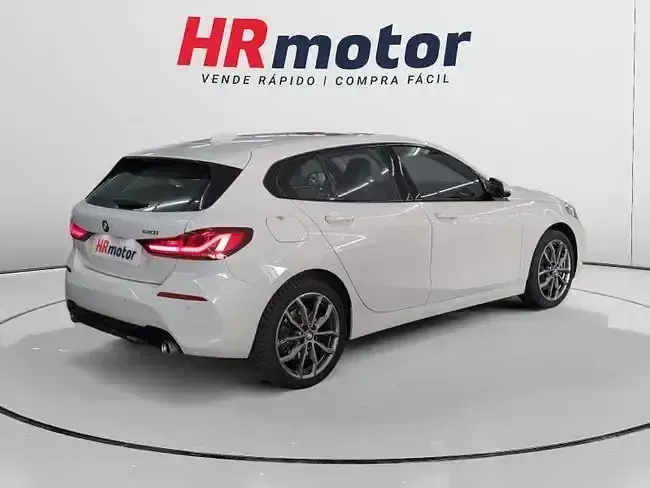 Käytetty BMW 120 Sport Line 178 HP (130 kW) 2023 Valkoinen Viistoperä