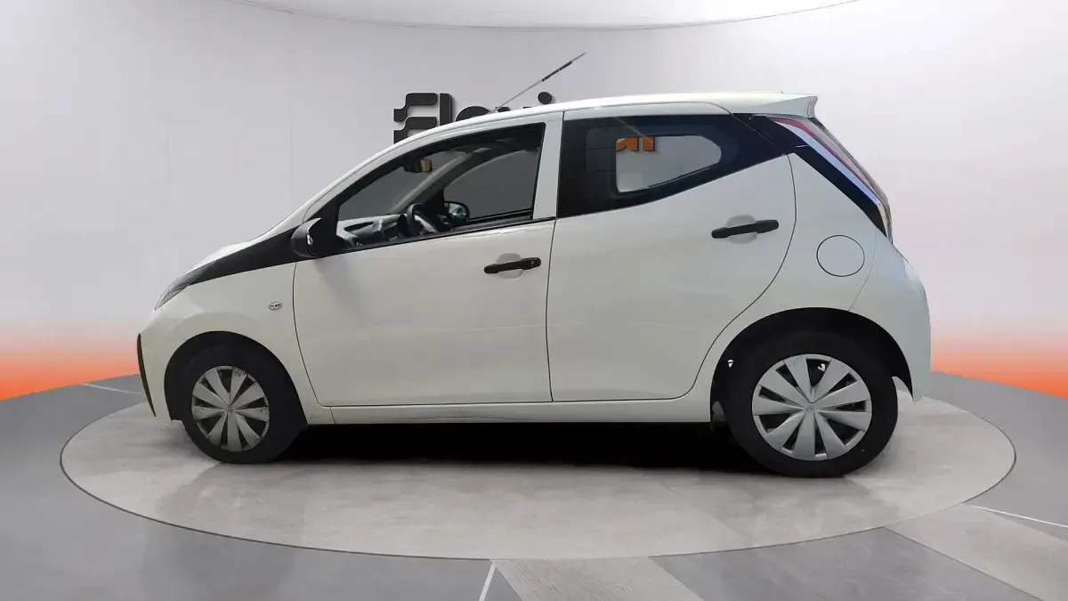 Usado Toyota Aygo X-cite 72 CV (52 kW) 2016 Blanco Utilitario