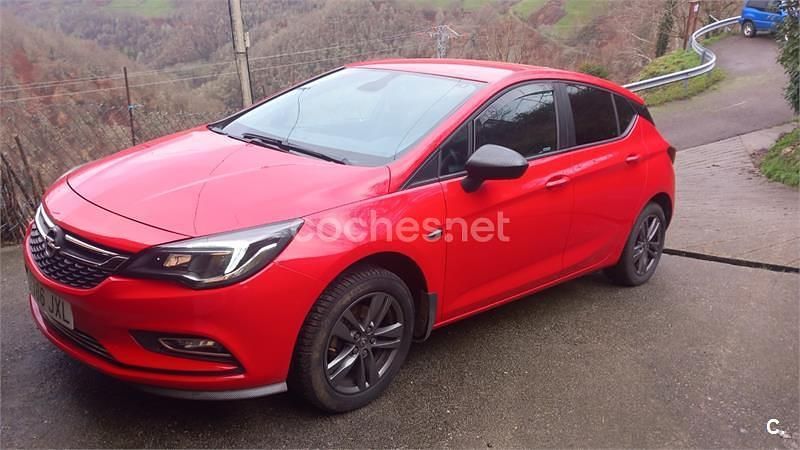 Usado Opel Astra Selective 125 CV (91 kW) 2017 Rojo Berlina