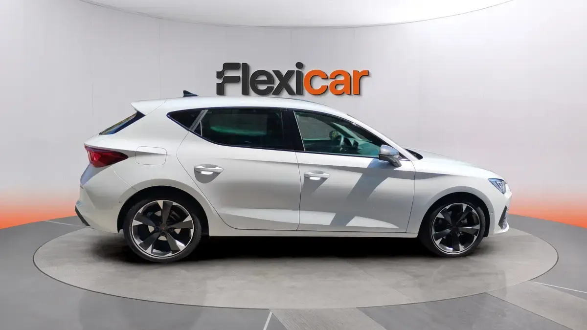 Usado Cupra Leon 150 CV (110 kW) 2023 Blanco Berlina