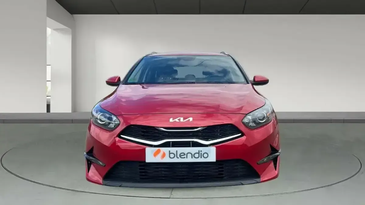 Usado Kia Ceed 120 CV (88 kW) 2024 Rojo Utilitario