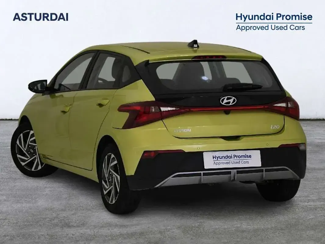 Usado Hyundai i20 84 CV (61 kW) 2024 Verde Utilitario