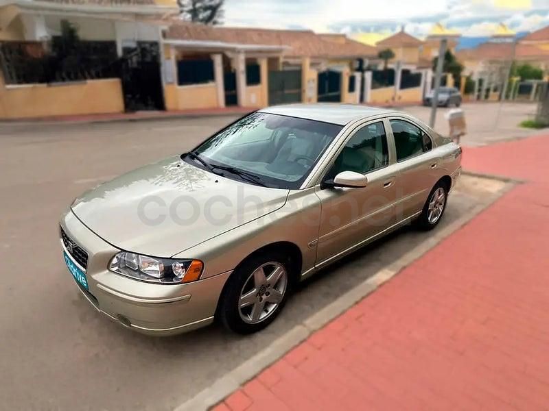 Usado Volvo S60 Momentum 163 CV (119 kW) 2005 Beige Berlina