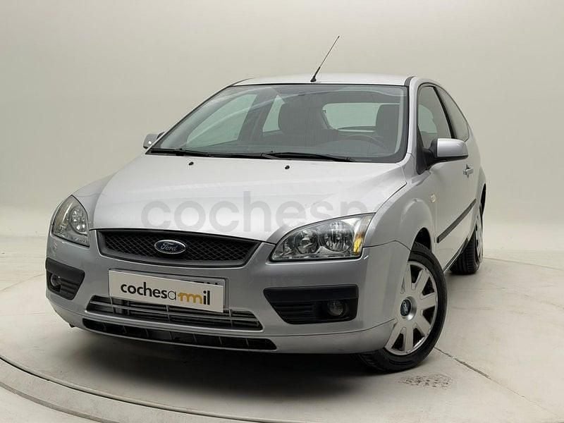 Usado Ford Focus Trend 116 CV (85 kW) 2007 Gris / plata Berlina