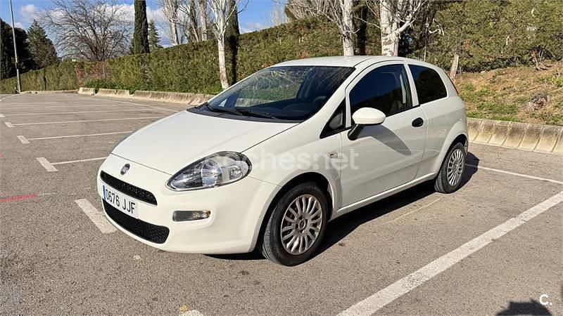 Usado Fiat Punto Pop 69 CV (50 kW) 2015 Blanco Berlina