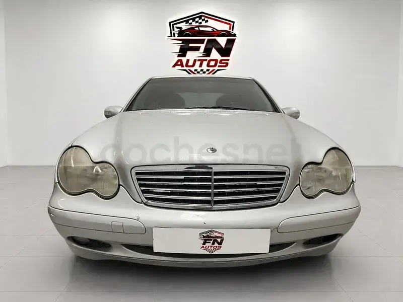 Usado Mercedes C220 Classic 125 CV (91 kW) 2000 Gris / plata Berlina