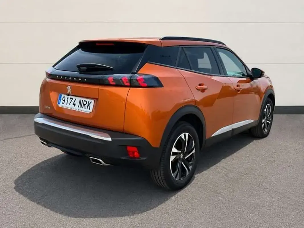 Usado Peugeot 2008 Allure 131 CV (96 kW) 2021 Naranja SUV