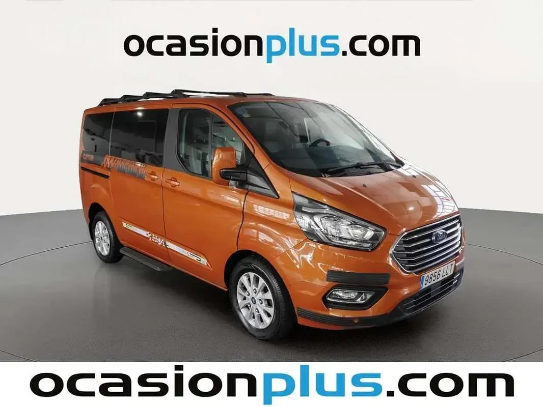 Usado Ford Tourneo Custom Titanium 131 CV (96 kW) 2020 Naranja Van