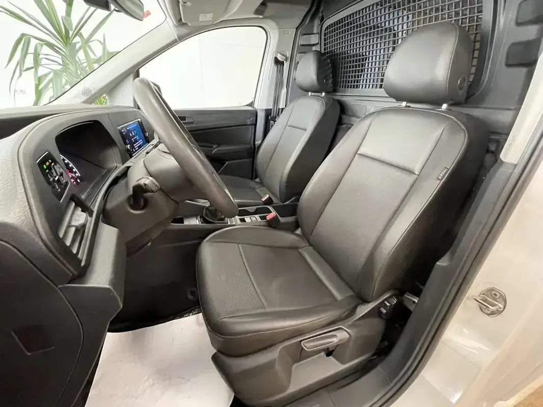 Usado VW Caddy Maxi 102 CV (75 kW) 2021 Blanco Monovolumen