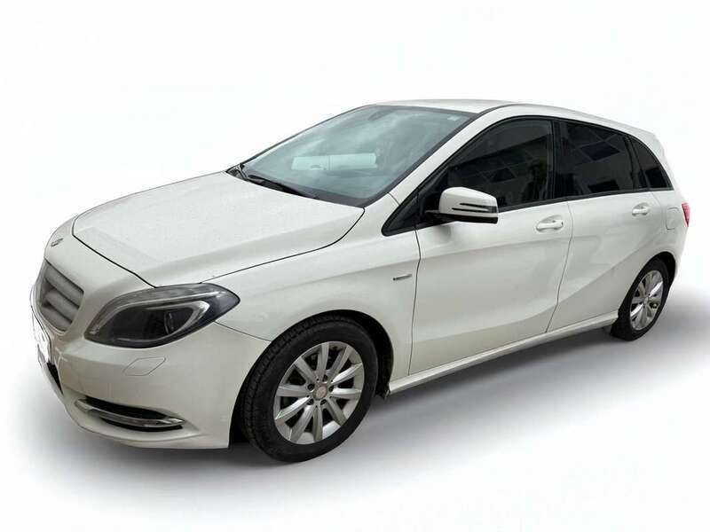 Blanco Usado 2012 Mercedes B180 Monovolumen | 8990 € (Caro) - Imagen 1/4